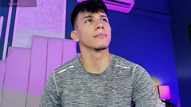 Allex Cano online show from November 2025 10:12:01 PM