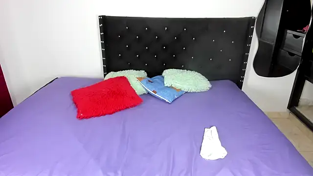 Babylatinhot11 online show from October 2025 02:40:01 PM