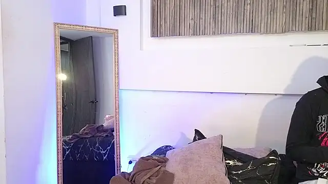 aron and paula online show from November 2025 04:57:02 AM