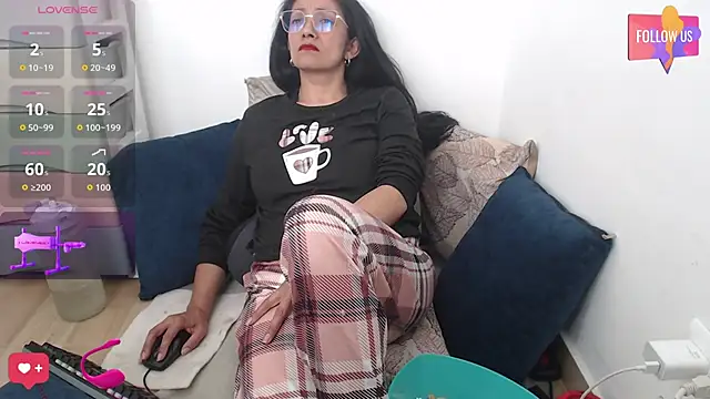 Snapshot of Sexyqueen_mature_ chatting on November 2025 05:56:02 PM Sexyqueen mature online show from November 2025 05:56:02 PM