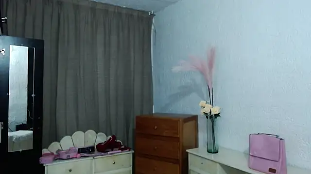 Snapshot of EngelCristaly chatting on September 2025 07:08:01 AM EngelCristaly online show from September 2025 07:08:01 AM