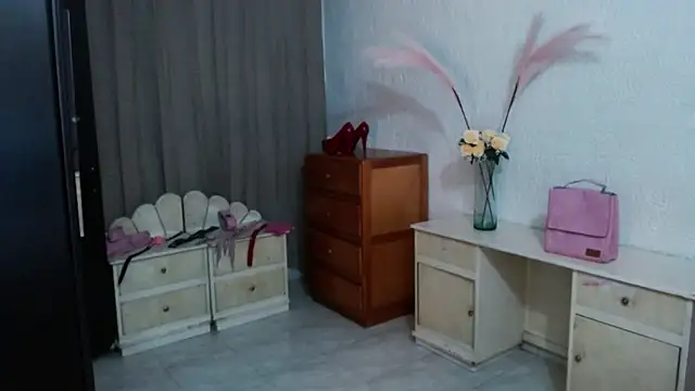 Snapshot of EngelCristaly chatting on November 2025 03:19:01 AM EngelCristaly online show from November 2025 03:19:01 AM