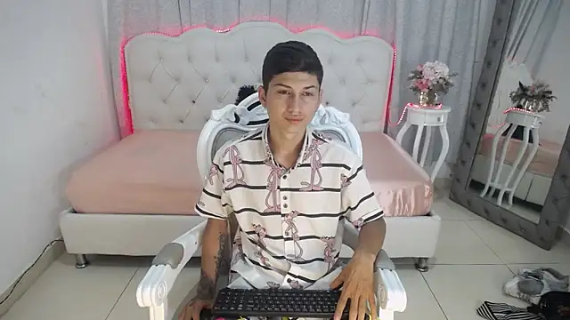 Snapshot of katty_And_alex chatting on February 2025 06:54:02 PM katty And alex online show from February 2025 06:54:02 PM