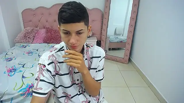 Snapshot of katty_And_alex chatting on March 2025 12:01:02 PM katty And alex online show from March 2025 12:01:02 PM