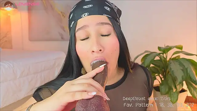 Snapshot of Leaa_Cox chatting on March 2025 07:02:02 AM Leaa Cox online show from March 2025 07:02:02 AM