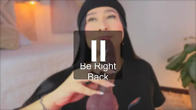 Snapshot of Leaa_Cox chatting on March 2025 03:41:02 AM Leaa Cox online show from March 2025 03:41:02 AM