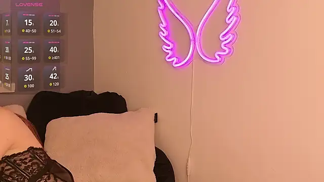 Snapshot of FrancescaFerra chatting on November 2025 07:29:01 PM FrancescaFerra online show from November 2025 07:29:01 PM