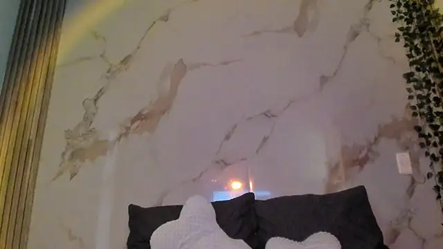 Little Lau1 online show from October 2025 07:53:01 PM