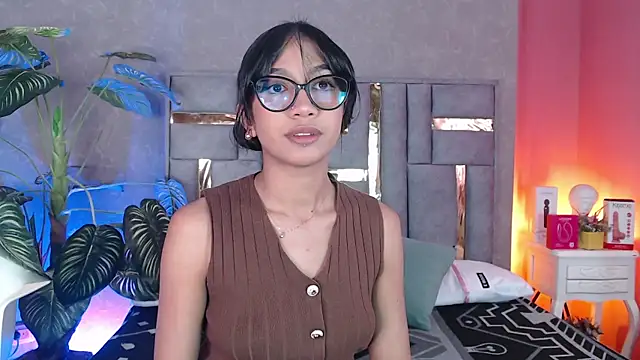 Tyla Ks online show from November 2025 07:52:02 PM