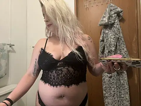 Snapshot of sexylilb17 chatting on March 2025 03:20:01 AM sexylilb17 online show from March 2025 03:20:01 AM