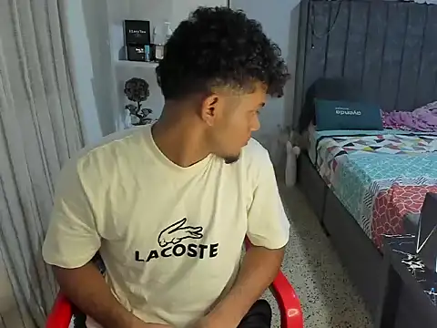 Snapshot of Fox2evans chatting on December 2025 09:20:01 PM Fox2evans online show from December 2025 09:20:01 PM