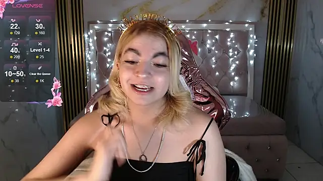 lili conor s online show from September 2025 03:33:02 AM