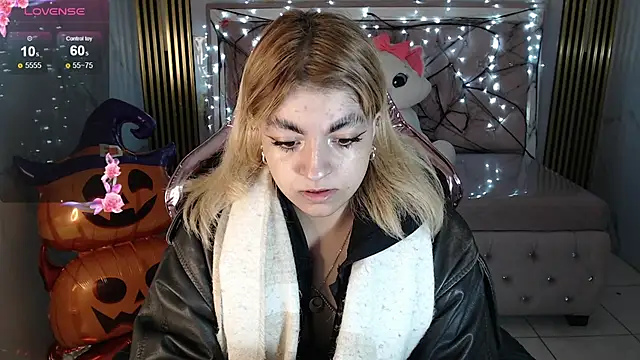 lili conor s online show from October 2025 03:17:02 AM