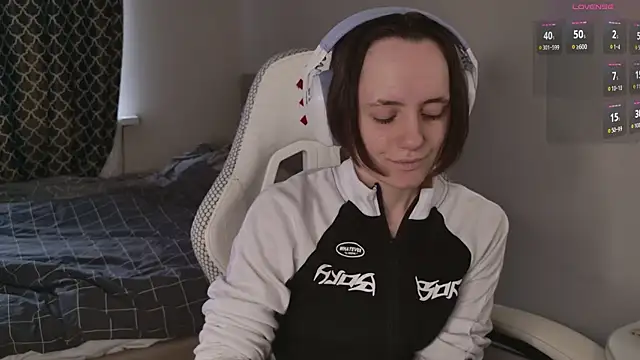 Luna Loveee online show from April 2026 06:19:01 AM