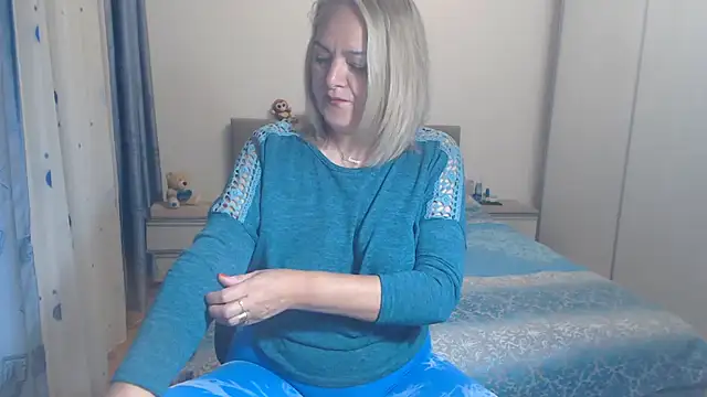 Snapshot of MatureDiana chatting on May 2026 02:27:02 AM MatureDiana online show from May 2026 02:27:02 AM