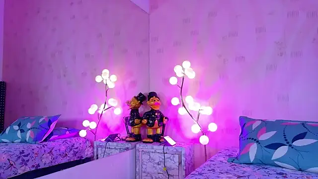 innocenthazel online show from April 2026 12:04:01 PM