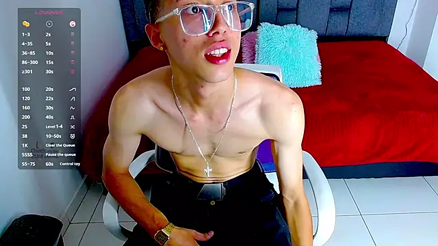 Snapshot of skinny_bigcock02 chatting on October 2025 08:54:02 PM skinny bigcock02 online show from October 2025 08:54:02 PM