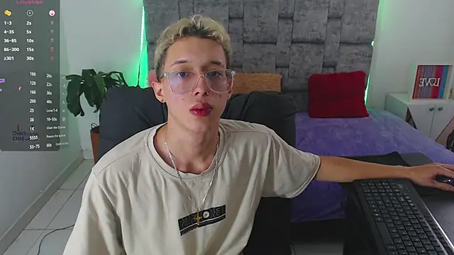 Snapshot of skinny_bigcock02 chatting on November 2025 08:30:01 PM skinny bigcock02 online show from November 2025 08:30:01 PM