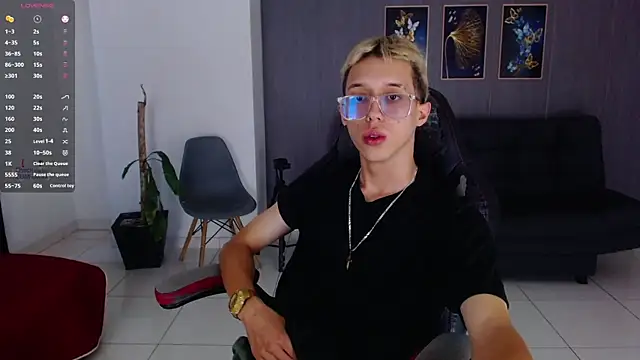 Snapshot of skinny_bigcock02 chatting on November 2025 08:18:01 PM skinny bigcock02 online show from November 2025 08:18:01 PM