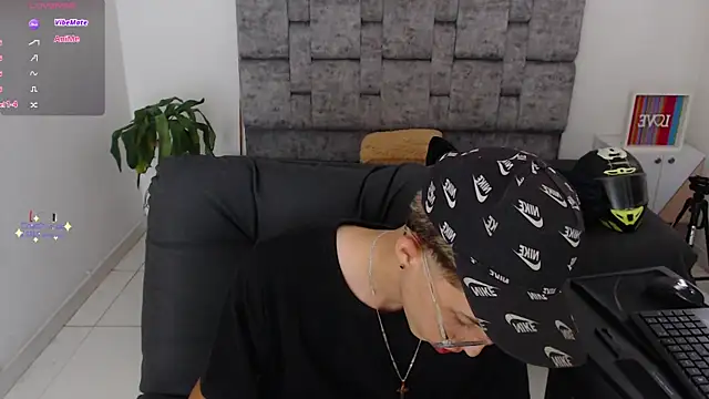 Snapshot of skinny_bigcock02 chatting on December 2025 08:58:02 PM skinny bigcock02 online show from December 2025 08:58:02 PM