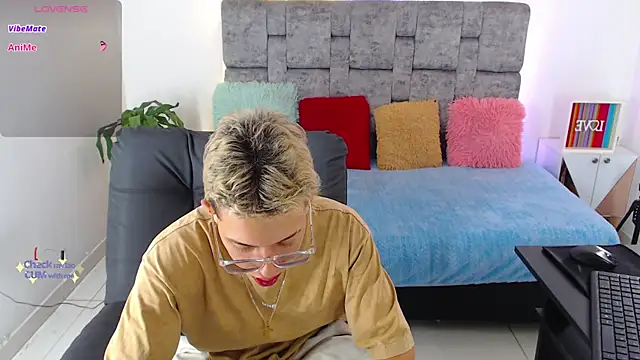 Snapshot of skinny_bigcock02 chatting on December 2025 08:51:01 PM skinny bigcock02 online show from December 2025 08:51:01 PM