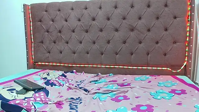 couple hotfox online show from March 2025 07:01:02 AM