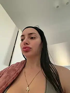 Mia Splash online show from March 2026 10:33:02 AM