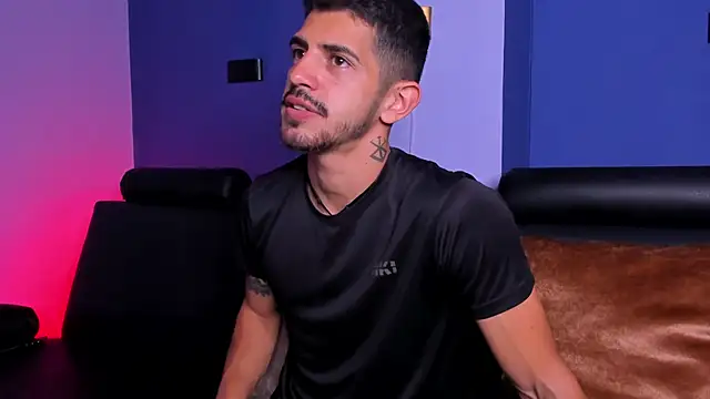 AlejandroStormm online show from December 2025 07:42:02 PM