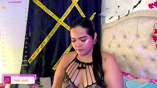 Leah yuah  online show from October 2025 04:37:02 AM