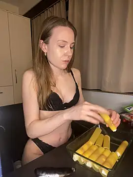 Snapshot of KhaleesisSecrets chatting on March 2025 11:27:02 PM KhaleesisSecrets online show from March 2025 11:27:02 PM