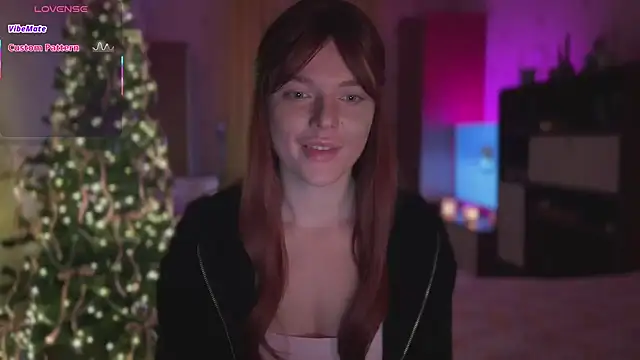 CherryRed Girl online show from December 2025 04:47:01 PM