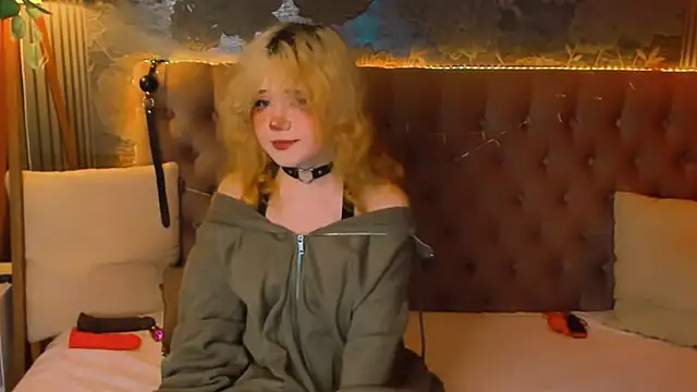 Snapshot of EmilyAngells chatting on May 2026 05:59:01 AM EmilyAngells online show from May 2026 05:59:01 AM