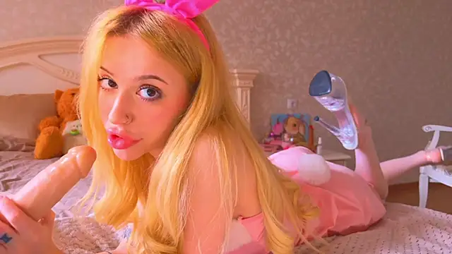 Snapshot of _BunnyDollStella_ chatting on October 2025 05:28:02 AM BunnyDollStella online show from October 2025 05:28:02 AM