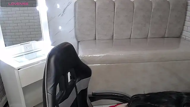 Snapshot of Isabella_Collen_v chatting on March 2026 01:06:02 PM Isabella Collen v online show from March 2026 01:06:02 PM