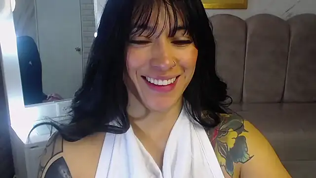 Snapshot of Isabella_Collen_v chatting on May 2026 01:05:02 PM Isabella Collen v online show from May 2026 01:05:02 PM