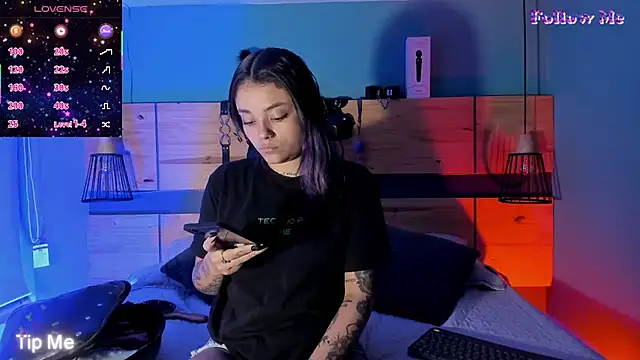 ChloeAllennn online show from December 2025 12:00:02 PM