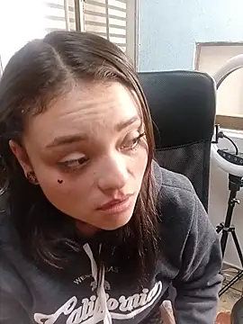 ChloeAllennn online show from May 2026 02:01:02 PM