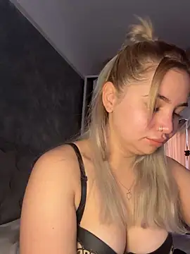 Snapshot of SelenaaD chatting on October 2025 07:52:02 AM SelenaaD online show from October 2025 07:52:02 AM