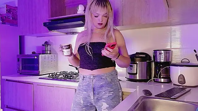 Snapshot of ScarletThompsonx chatting on April 2026 04:19:01 AM ScarletThompsonx online show from April 2026 04:19:01 AM