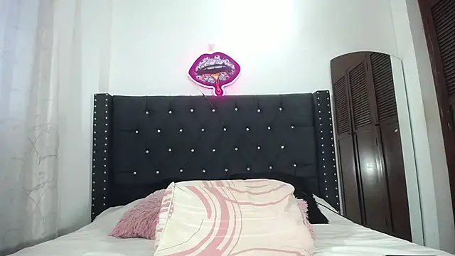 Snapshot of AprilHotty chatting on October 2025 08:22:02 PM AprilHotty online show from October 2025 08:22:02 PM