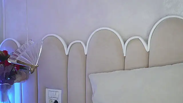 Alice Voss online show from December 2025 06:43:01 AM