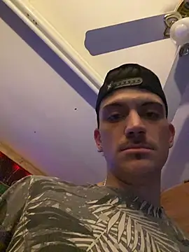 Snapshot of Polaroid_White chatting on November 2025 11:32:02 AM Polaroid White online show from November 2025 11:32:02 AM