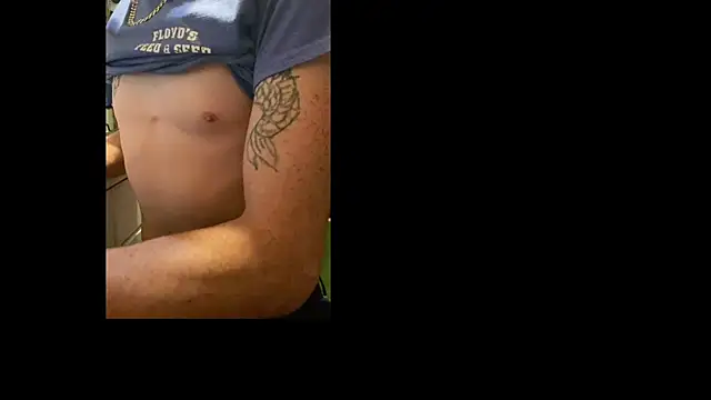 Snapshot of Polaroid_White chatting on November 2025 11:32:01 AM Polaroid White online show from November 2025 11:32:01 AM