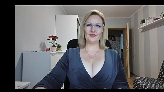 DianaLive online show from December 2025 08:20:02 AM