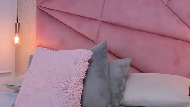 Snapshot of SalomeHills__ chatting on February 2025 03:48:02 PM SalomeHills online show from February 2025 03:48:02 PM