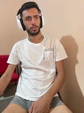 Snapshot of iendriw chatting on March 2025 10:32:02 PM iendriw online show from March 2025 10:32:02 PM