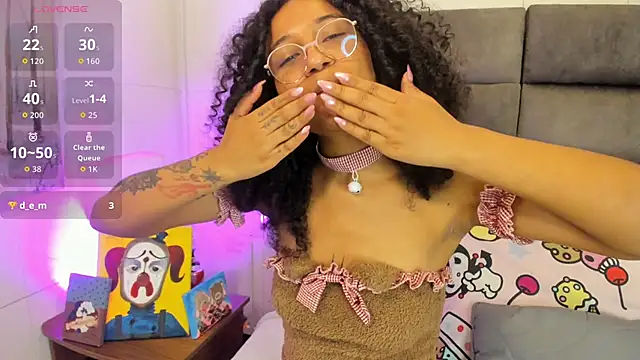 Layla Clarke online show from October 2025 04:12:01 AM