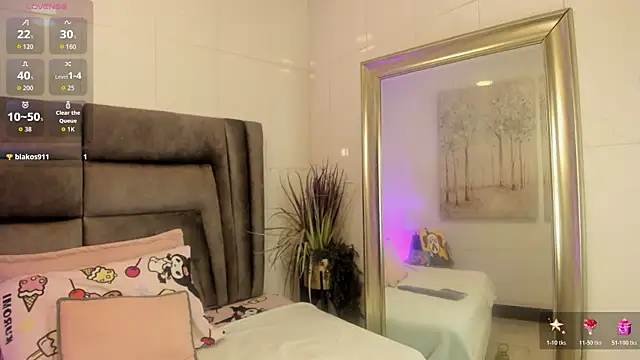 Layla Clarke online show from October 2025 04:02:01 AM