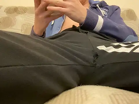 Snapshot of LrgPns chatting on December 2025 08:02:02 PM LrgPns online show from December 2025 08:02:02 PM