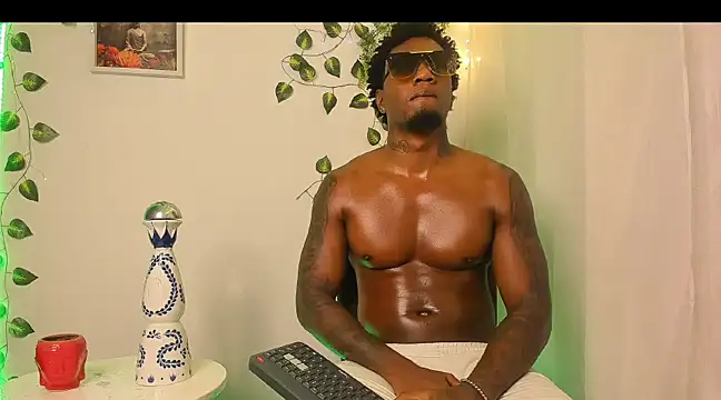 Snapshot of LOGAN_DRAKE chatting on March 2025 06:46:01 AM LOGAN DRAKE online show from March 2025 06:46:01 AM